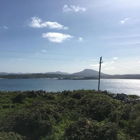 Teach Maire, Dom wakacyjny Downings