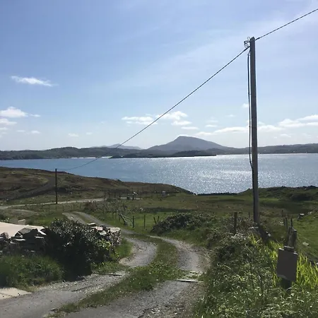 Teach Máire, * Downings