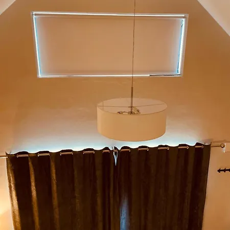 Teach Maire, * Downings