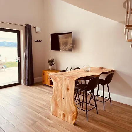 Teach Maire, Feriehus Downings