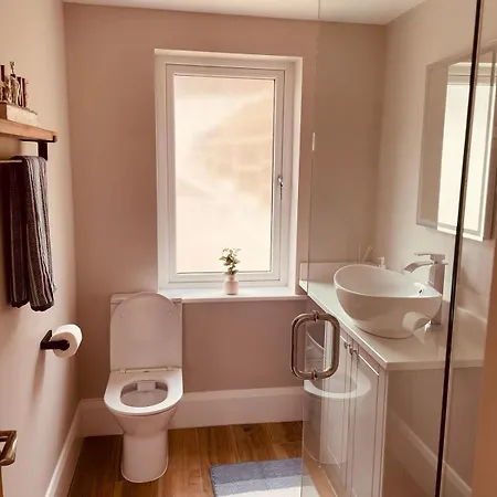 Teach Maire, 다우닝스