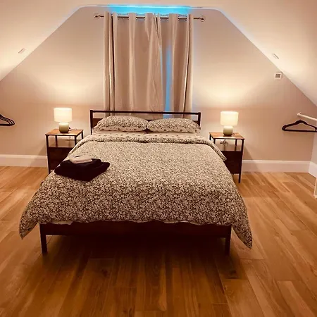 Teach Maire, Dom wakacyjny Downings