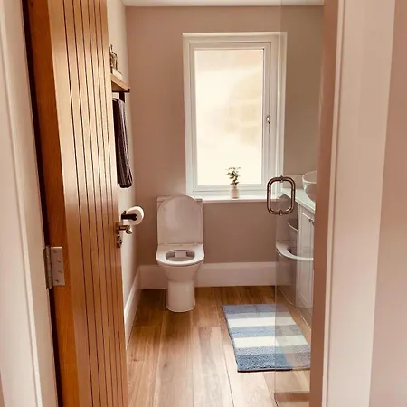 Teach Maire, 다우닝스