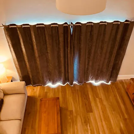 Teach Maire, Dom wakacyjny Downings