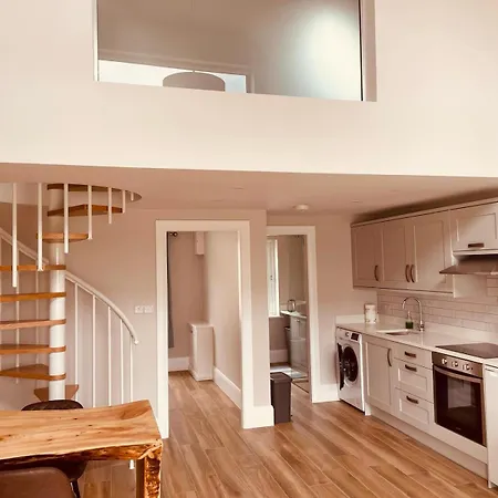 Teach Maire, * Downings