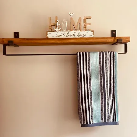 Teach Maire, Dom wakacyjny Downings