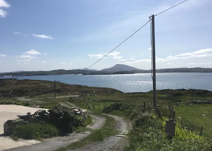 Teach Máire, * Downings