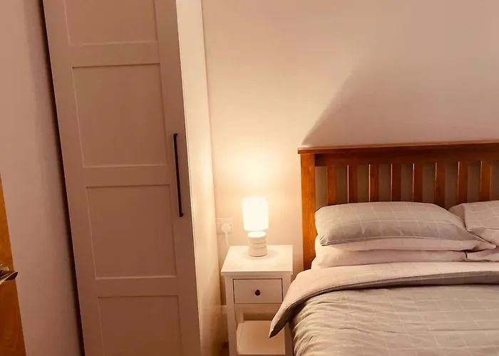 Teach Máire, * Downings