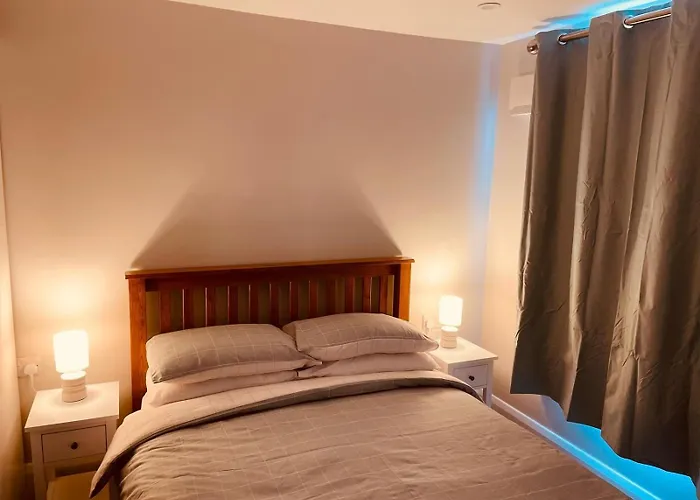 Teach Máire, Downings