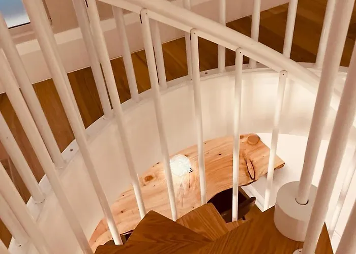 Teach Maire, Downings