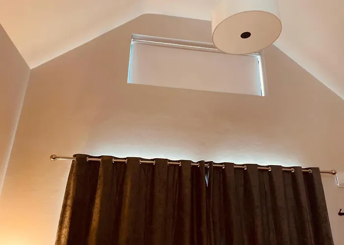 Teach Máire, Downings