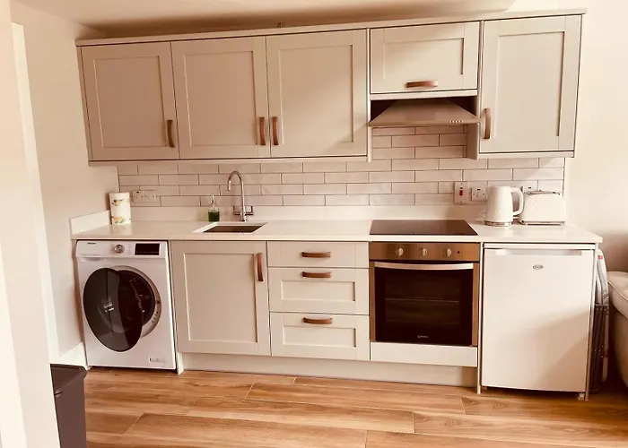 Teach Máire, * Downings