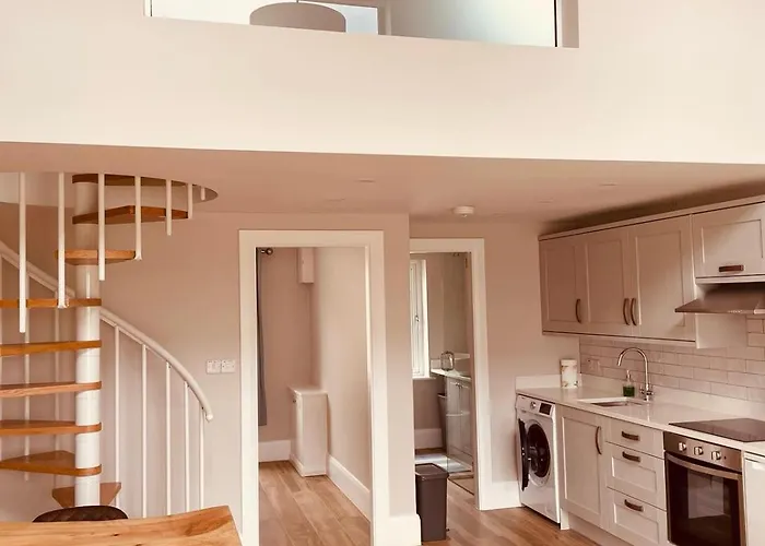 Teach Maire, * Downings