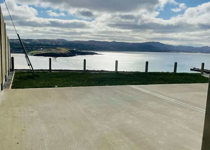 Teach Maire, * Downings